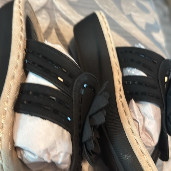 Cliffs by WHITE MOUNTAIN Black Suede  Floral Sandals - Picture 3 of 5